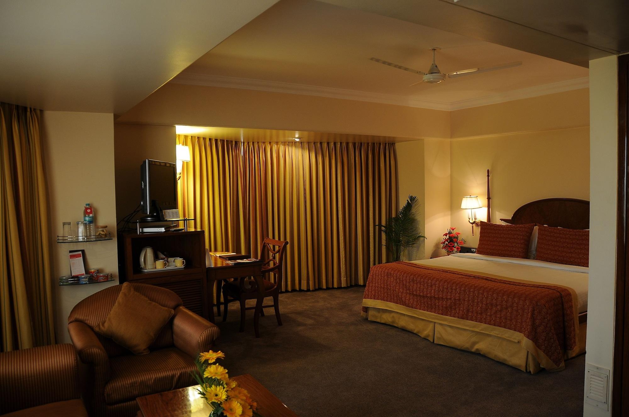Hotel Ramada Plaza By Wyndham Palm Grove Bombaj Exteriér fotografie A suite at the Taj Bengal