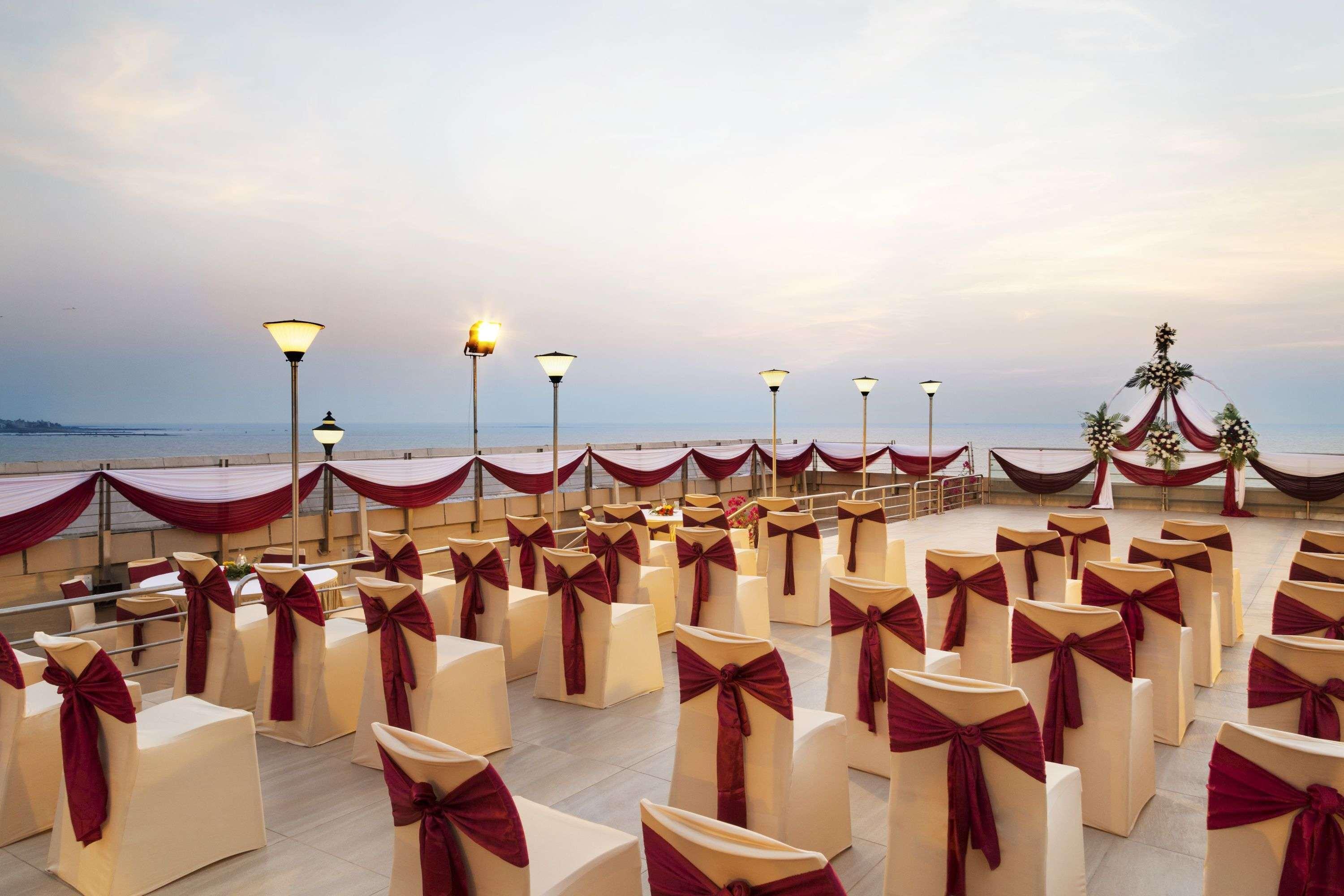 Hotel Ramada Plaza By Wyndham Palm Grove Bombaj Exteriér fotografie The Royal Terrace