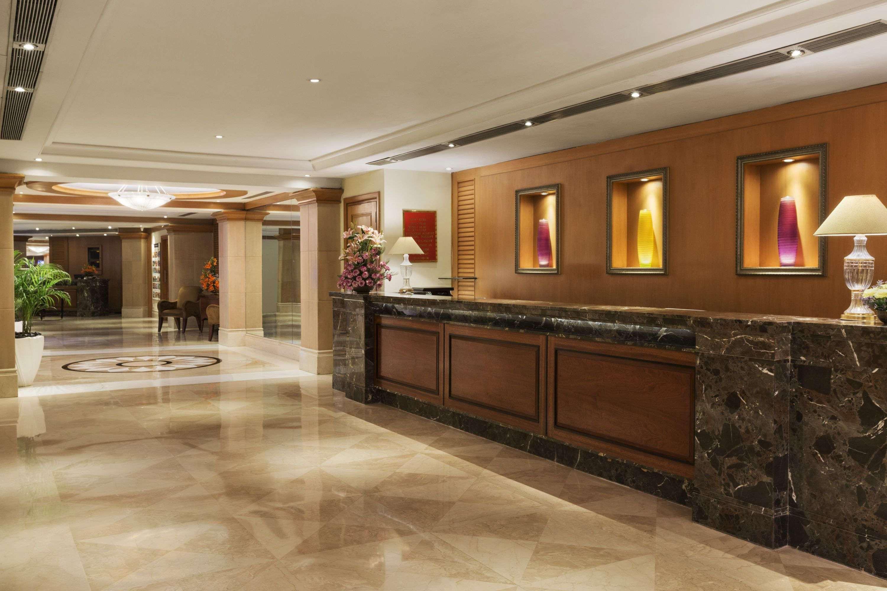 Hotel Ramada Plaza By Wyndham Palm Grove Bombaj Exteriér fotografie The lobby of the hotel