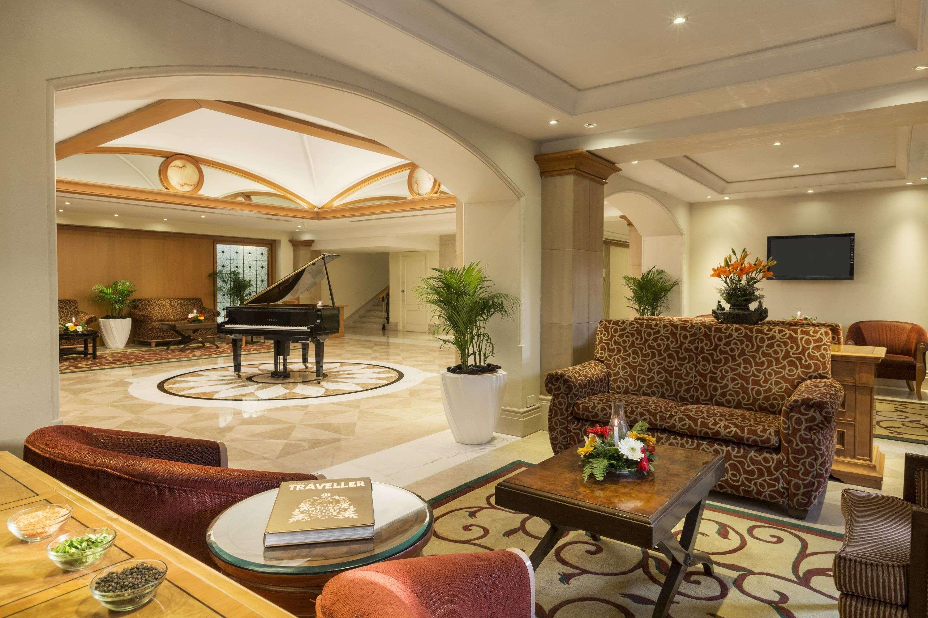 Hotel Ramada Plaza By Wyndham Palm Grove Bombaj Exteriér fotografie Lobby