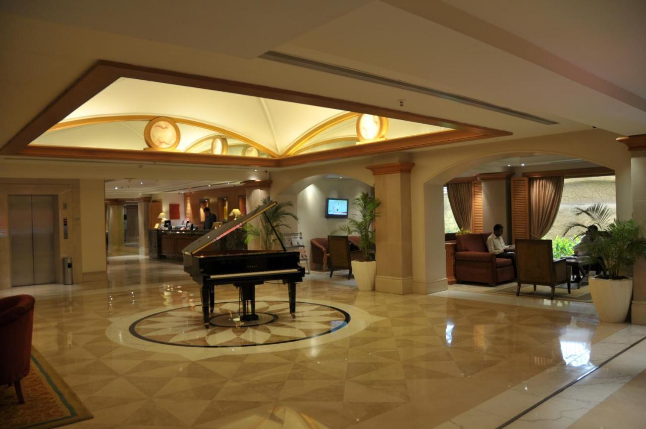 Hotel Ramada Plaza By Wyndham Palm Grove Bombaj Exteriér fotografie Lobby