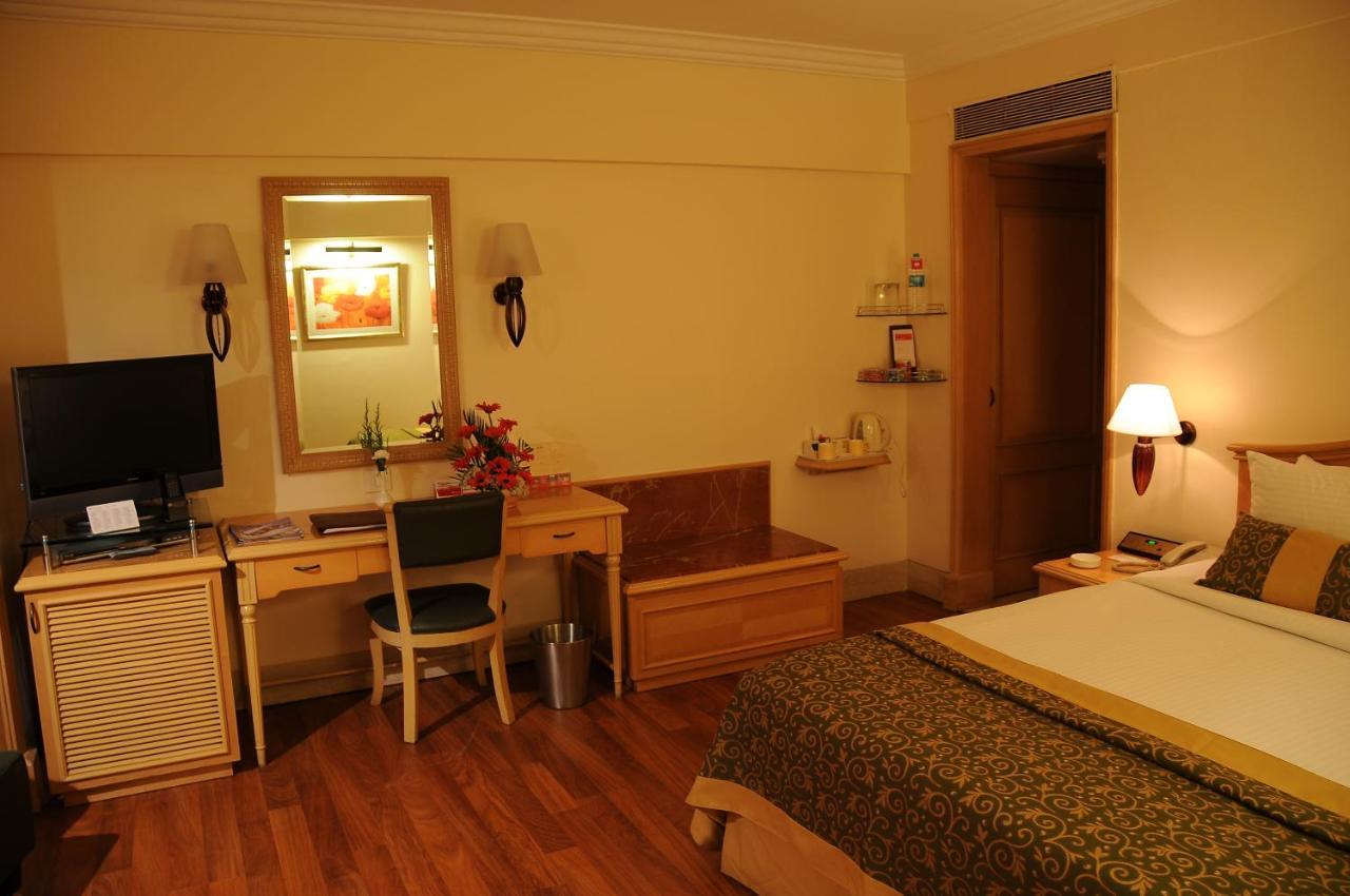 Hotel Ramada Plaza By Wyndham Palm Grove Bombaj Exteriér fotografie A room at the Taj Bengal