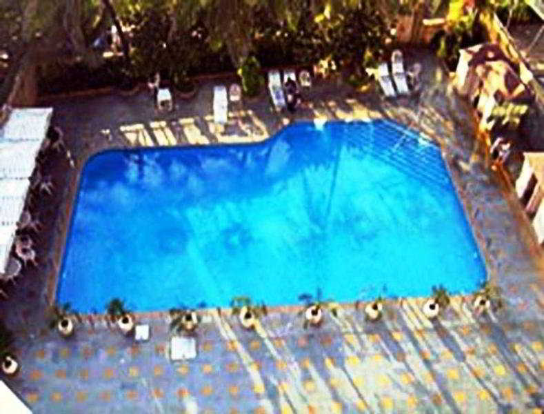 Hotel Ramada Plaza By Wyndham Palm Grove Bombaj Zařízení fotografie The pool at the Beverly Hills Hotel