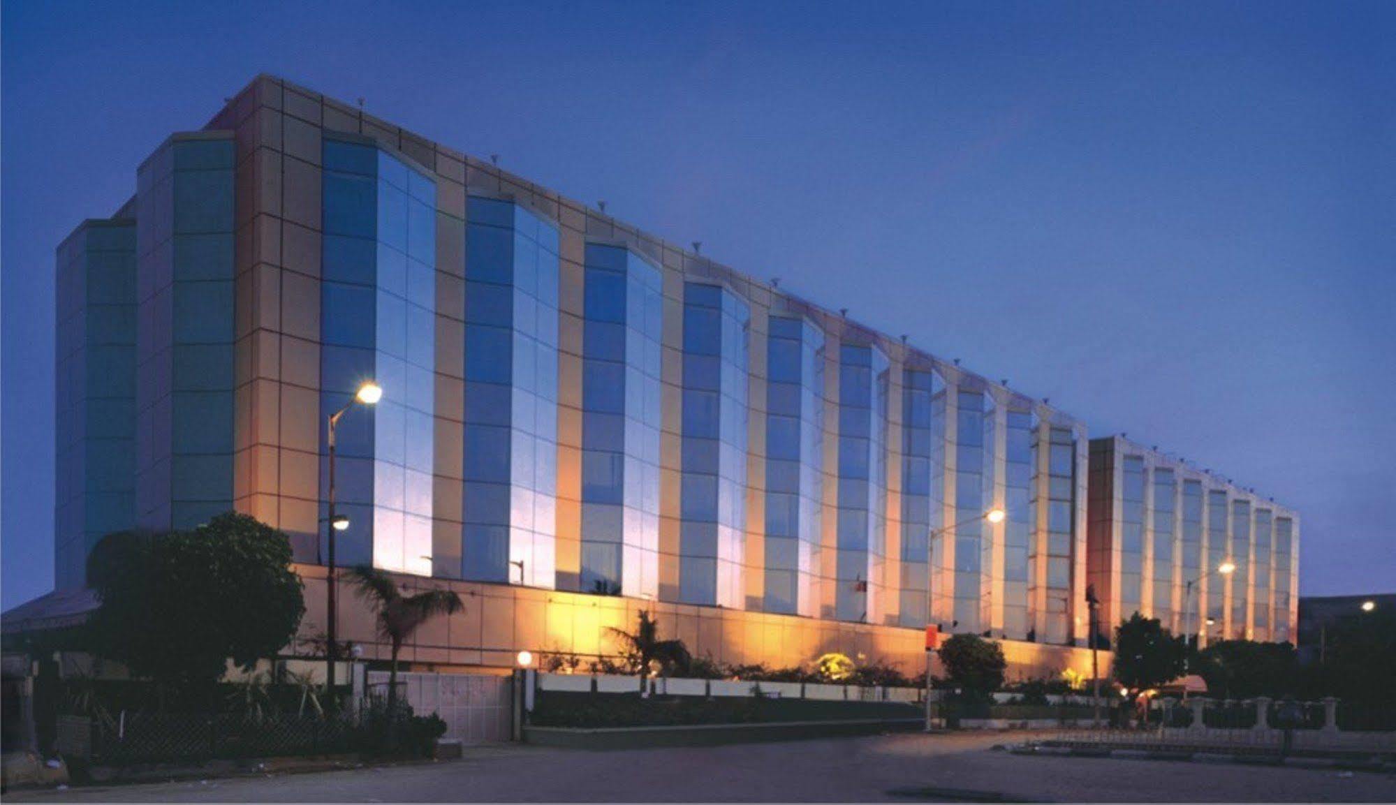 Hotel Ramada Plaza By Wyndham Palm Grove Bombaj Exteriér fotografie The 5-star Grand Hotel